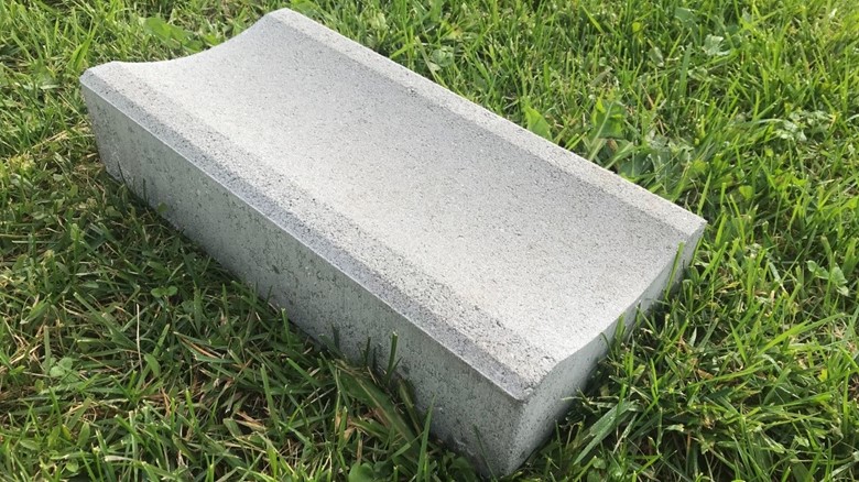 61829839 Semmelrock kanalica 40x50x12 siva